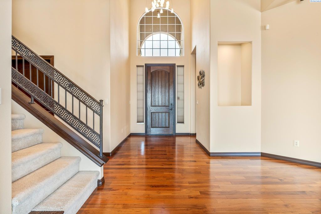 Photo of 1352 Westgate Way, Richland, WA 99352 (MLS # 290949)