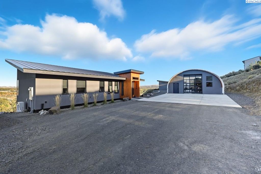 Photo of 1880 Artemis Rdg, West Richland, WA 99353 (MLS # 292117)