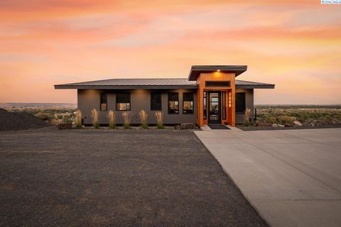 Photo of 1880 Artemis Rdg, West Richland, WA 99353 (MLS # 292117)