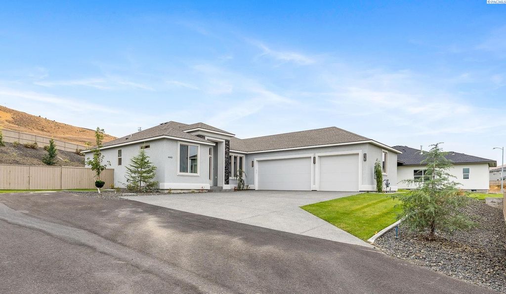 Photo of 4443 Cowlitz Blvd, Richland, WA 99352 (MLS # 292623)