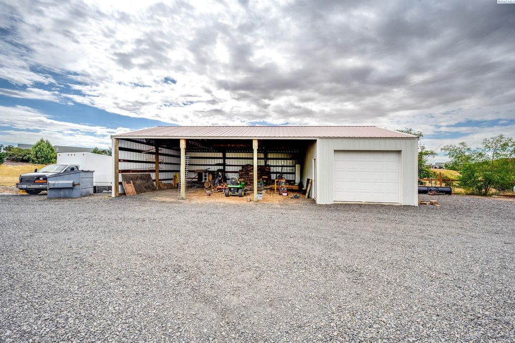 Photo of 11 Carriage Hill Ct, Pullman, WA 99163 (MLS # 286764)