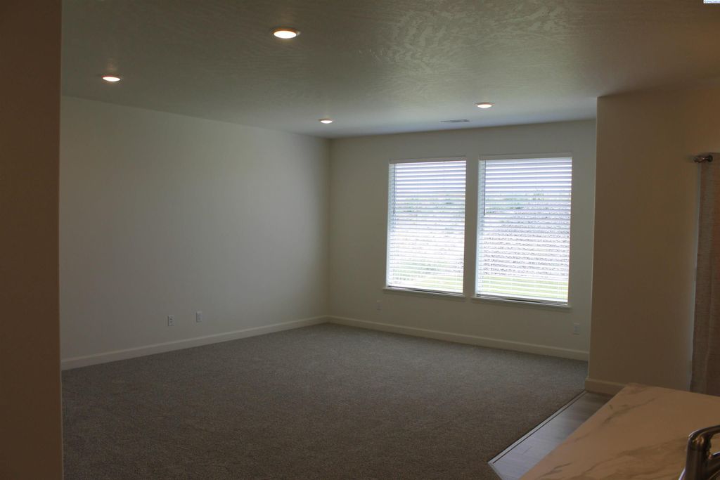 Photo of 7175 W 35th Ave, Kennewick, WA 99338 (MLS # 288846)