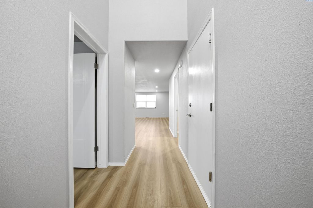 Photo of 8536 W Canyon Ave, Kennewick, WA 99336 (MLS # 291587)