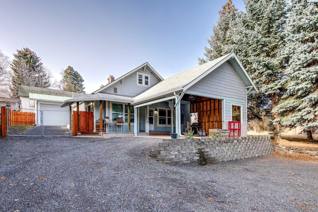 Photo of 116 S Montgomery St, Uniontown, WA 99179 (MLS # 289175)