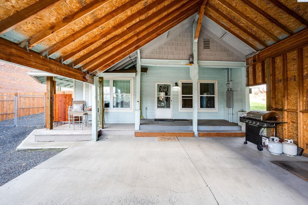 Photo of 116 S Montgomery St, Uniontown, WA 99179 (MLS # 289175)