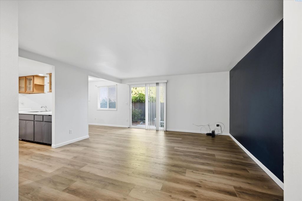 Photo of 420 S Quincy St, Kennewick, WA 99336 (MLS # 290987)