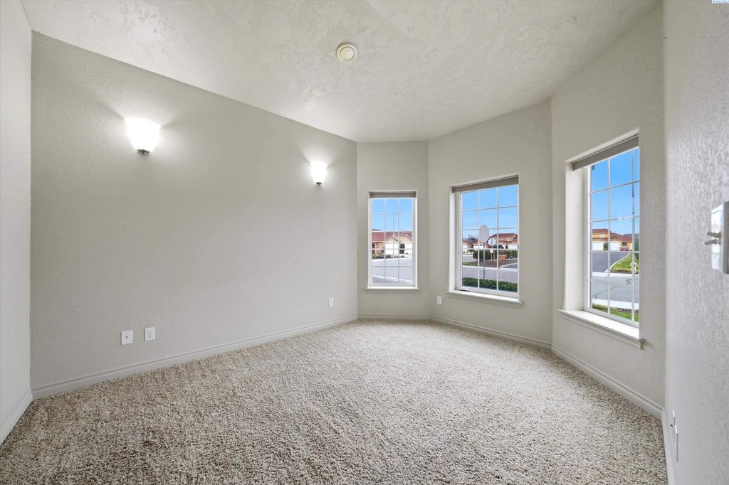 Photo of 9408 Majestia Lane, Pasco, WA 99301 (MLS # 291198)