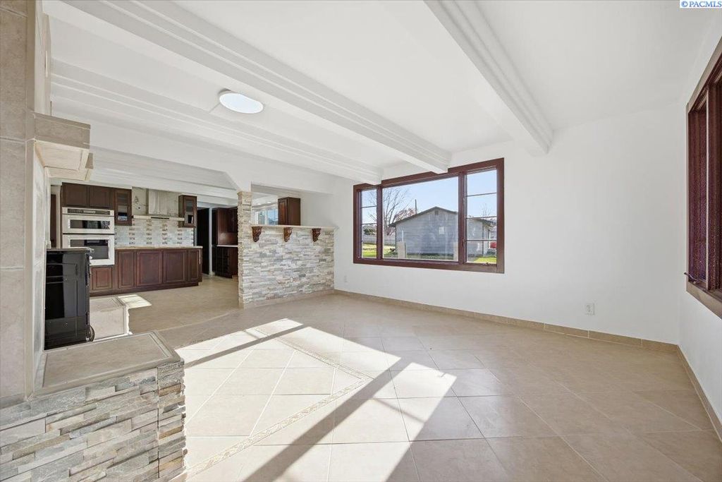 Photo of 106 Casey Avenue, Richland, WA 99352 (MLS # 289093)