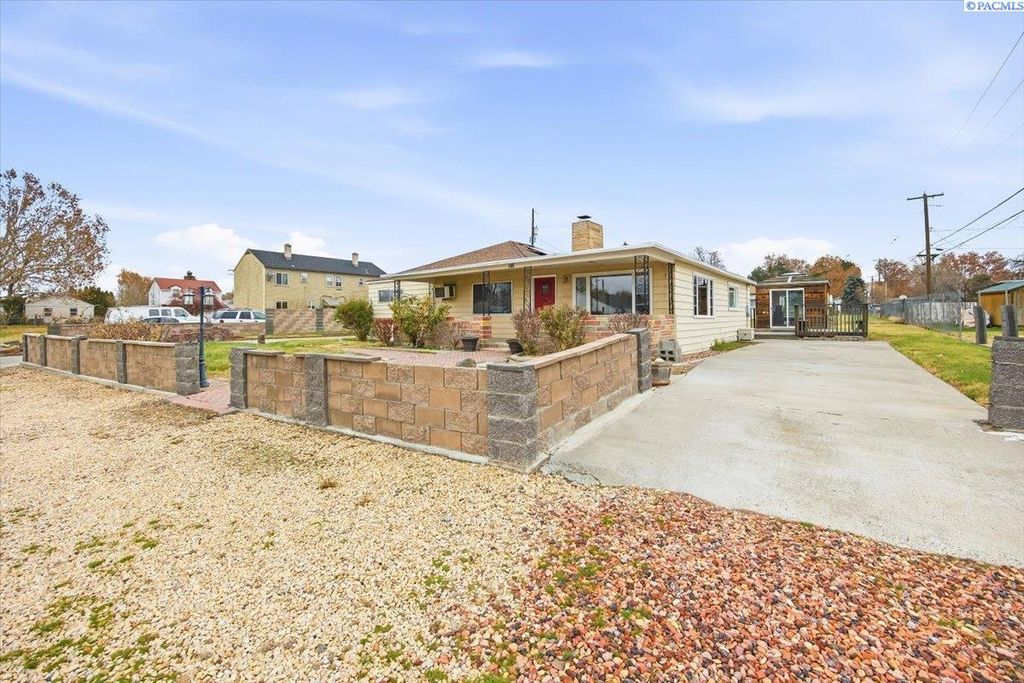 Photo of 106 Casey Avenue, Richland, WA 99352 (MLS # 289093)