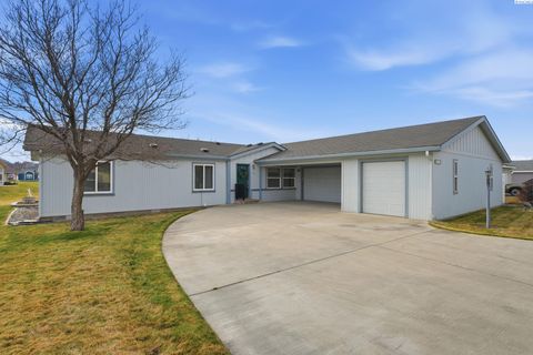 Photo of 529 Wisteria St, Richland, WA 99352 (MLS # 290129)