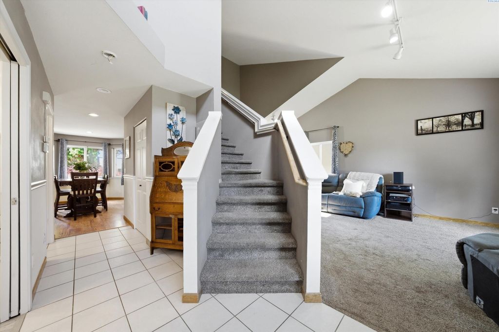 Photo of 7106 W 5th Place, Kennewick, WA 99336 (MLS # 292440)