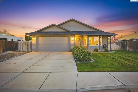 Photo of 6608 Robinson Dr, Pasco, WA 99301 (MLS # 289094)