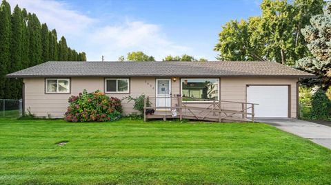 Photo of 5820 W Park Place, Pasco, WA 99301 (MLS # 287958)