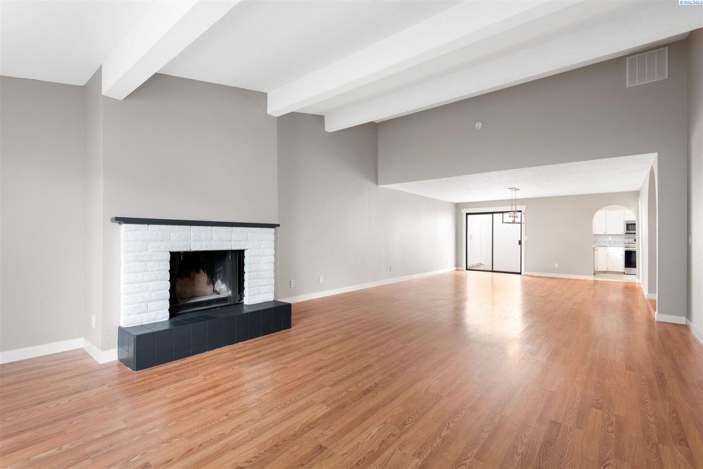 Photo of 2026 Venturi Court, Richland, WA 99352 (MLS # 289344)