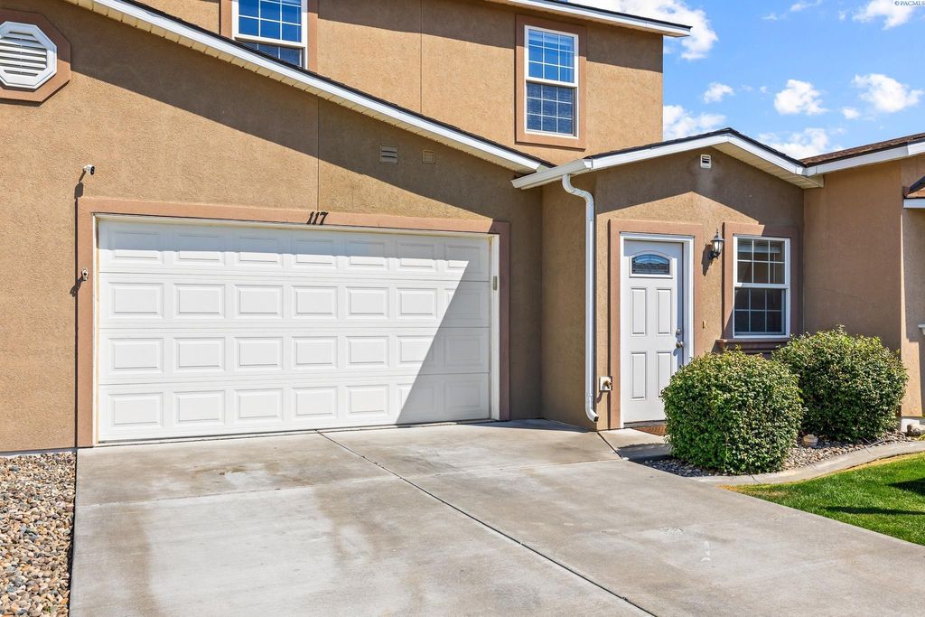 Photo of 117 S Tweedt Pl, Kennewick, WA 99336 (MLS # 291815)