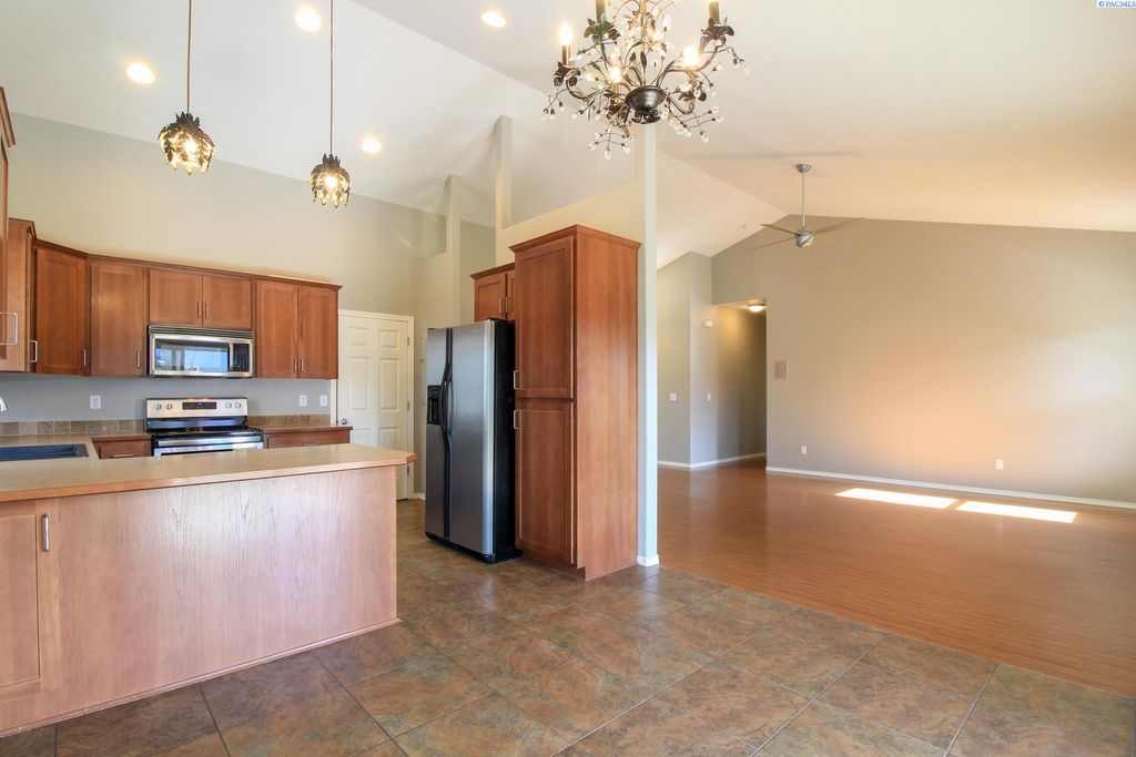 Photo of 3214 S Quincy Place, Kennewick, WA 99337 (MLS # 287193)