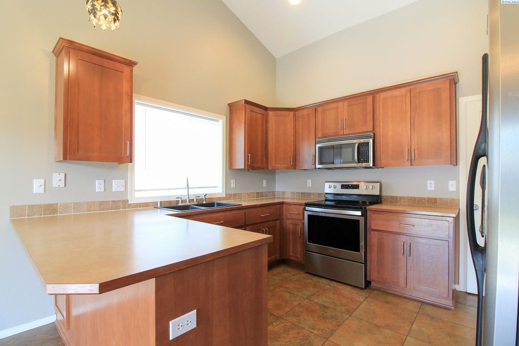 Photo of 3214 S Quincy Place, Kennewick, WA 99337 (MLS # 287193)