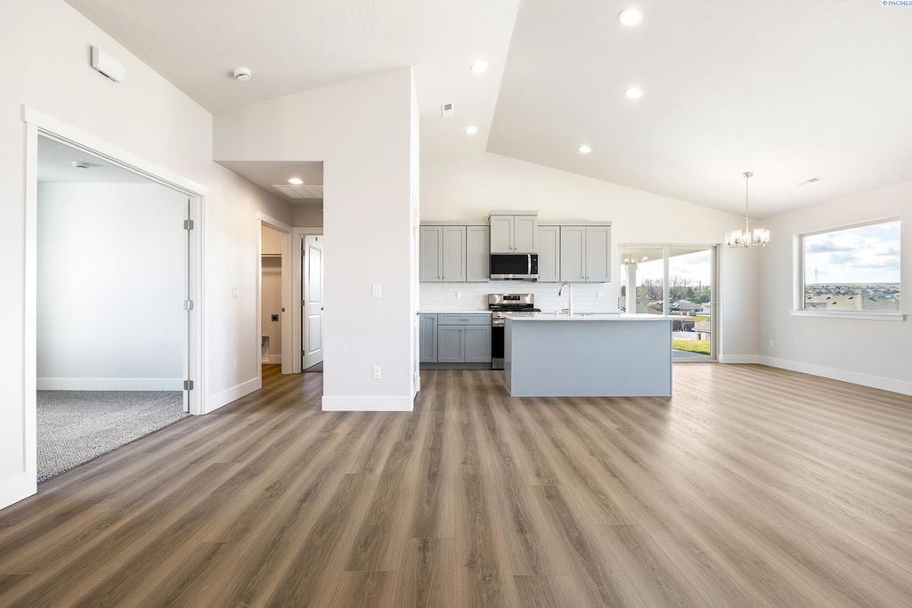 Photo of 2946 S Osborne St, Kennewick, WA 99338 (MLS # 288518)