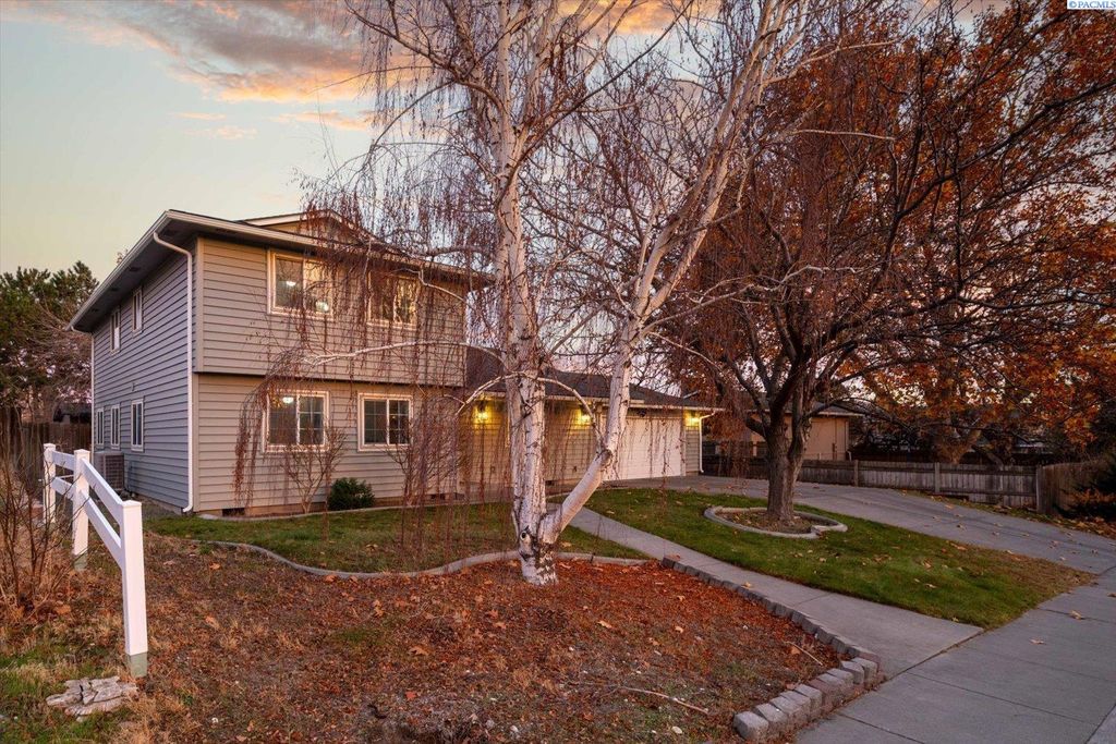 Photo of 5121 Dove Ln, West Richland, WA 99353 (MLS # 289146)