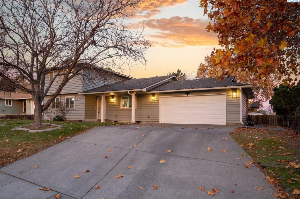 Photo of 5121 Dove Ln, West Richland, WA 99353 (MLS # 289146)