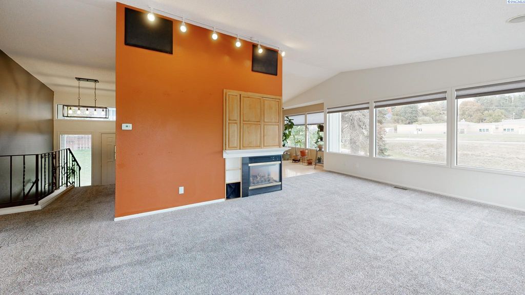 Photo of 510 SW Summer St, Pullman, WA 99163 (MLS # 288404)