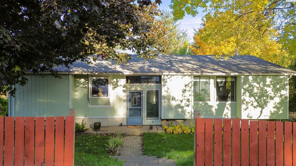 Photo of 510 SW Summer St, Pullman, WA 99163 (MLS # 288404)
