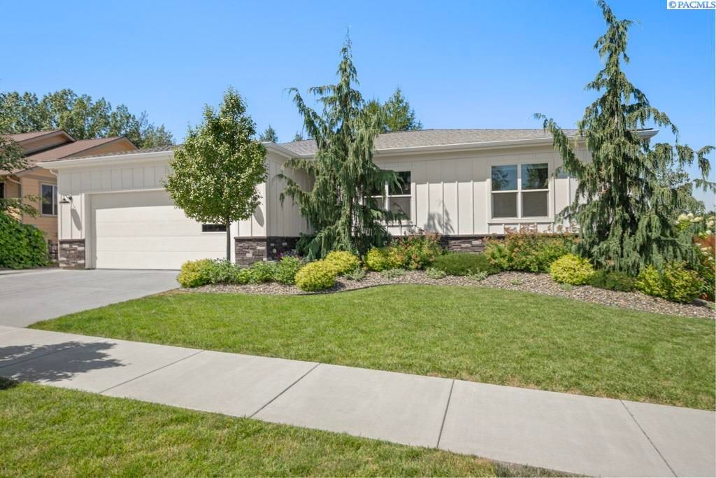 Photo of 1725 NW Emily St, Pullman, WA 99163 (MLS # 286249)