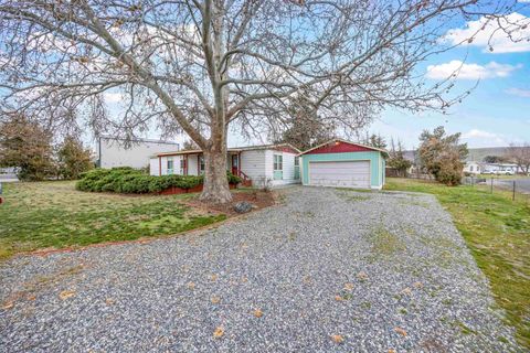 Photo of 22003 E Sandstone Drive, Benton City, WA 99320 (MLS # 289931)