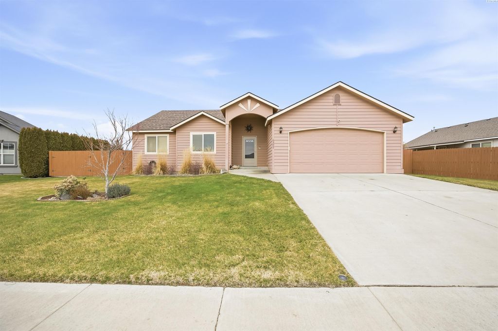 Photo of 6302 Osburn Ct, West Richland, WA 99353 (MLS # 290608)
