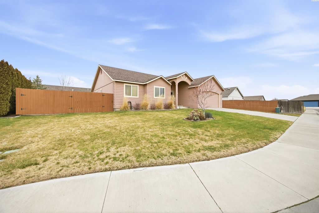 Photo of 6302 Osburn Ct, West Richland, WA 99353 (MLS # 290608)