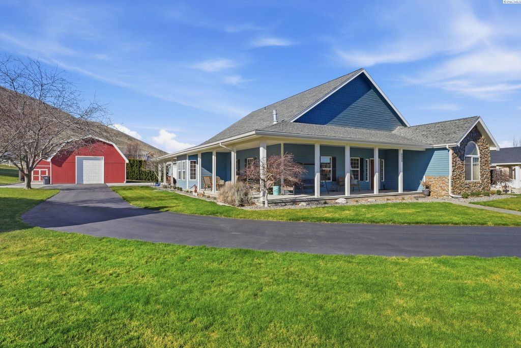 Photo of 6004 Glenbrook Loop, West Richland, WA 99353 (MLS # 290984)