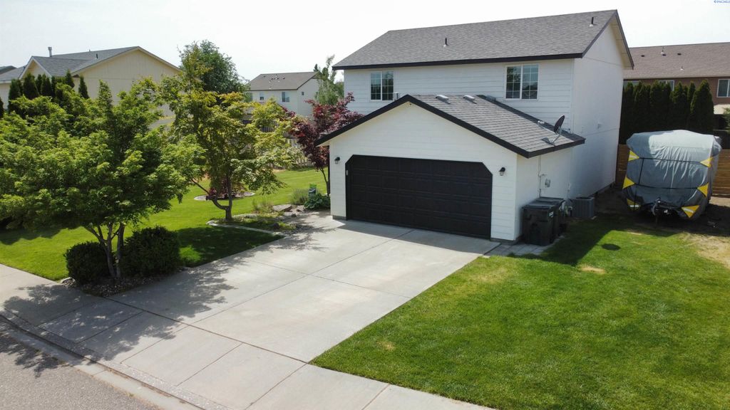 Photo of 6112 Westminster Ln, Pasco, WA 99301 (MLS # 292843)