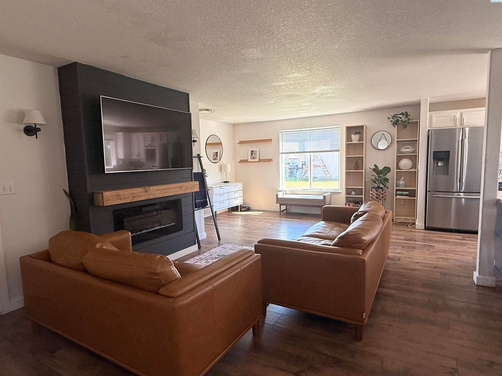 Photo of 6112 Westminster Ln, Pasco, WA 99301 (MLS # 292843)