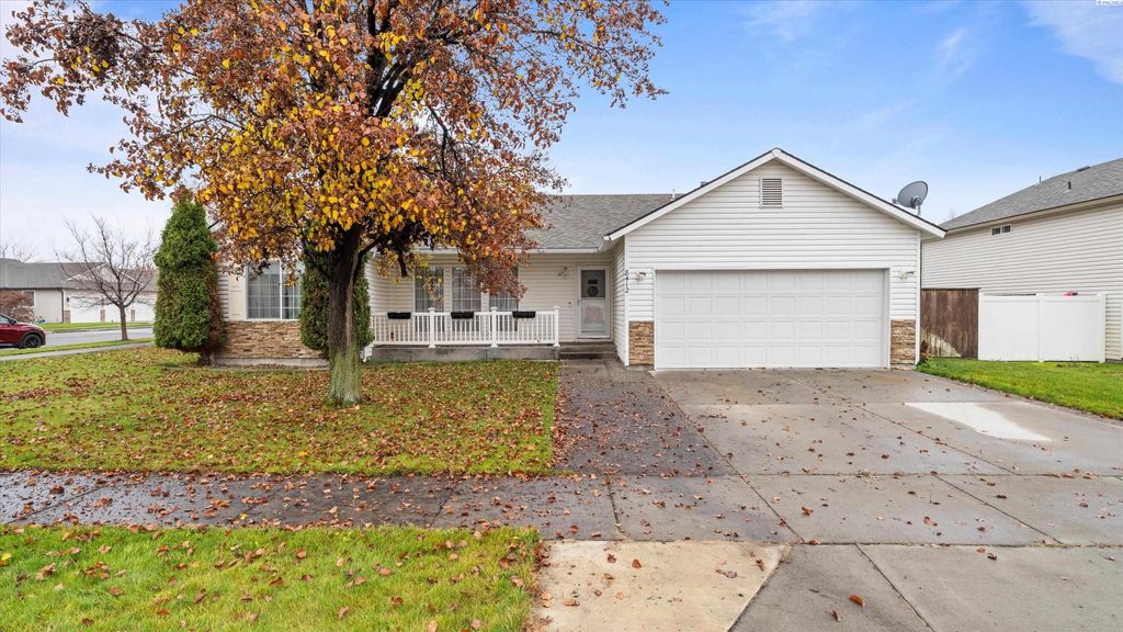 Photo of 8412 Lancaster Dr, Pasco, WA 99301 (MLS # 289371)
