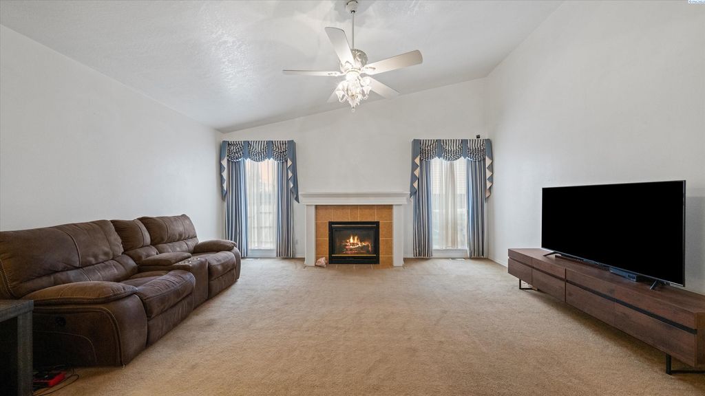 Photo of 8412 Lancaster Dr, Pasco, WA 99301 (MLS # 289371)