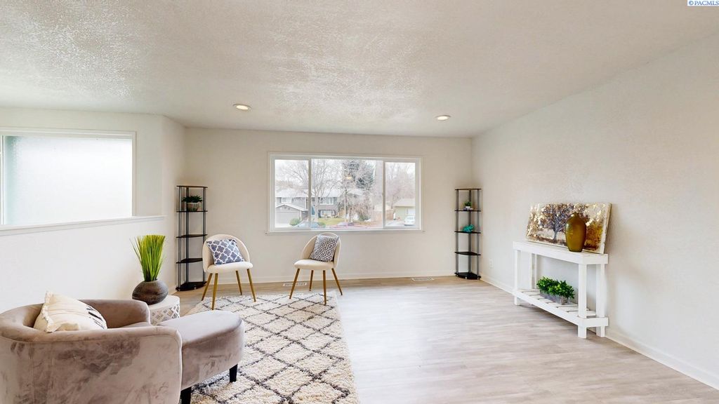 Photo of 4611 Mallard Court, West Richland, WA 99353 (MLS # 290231)