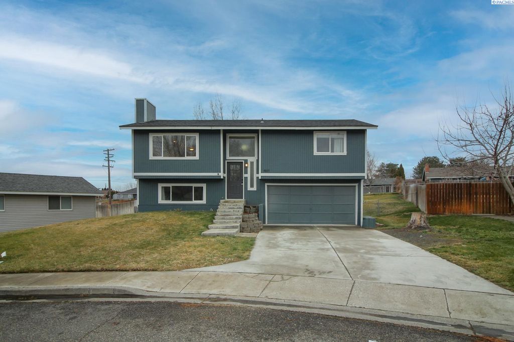 Photo of 4611 Mallard Court, West Richland, WA 99353 (MLS # 290231)