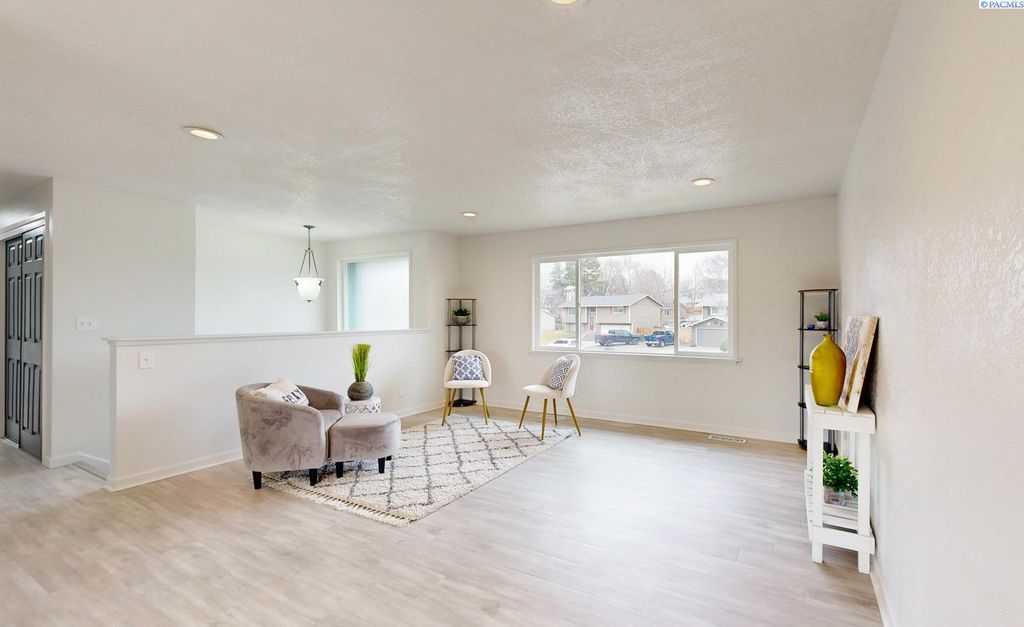 Photo of 4611 Mallard Court, West Richland, WA 99353 (MLS # 290231)