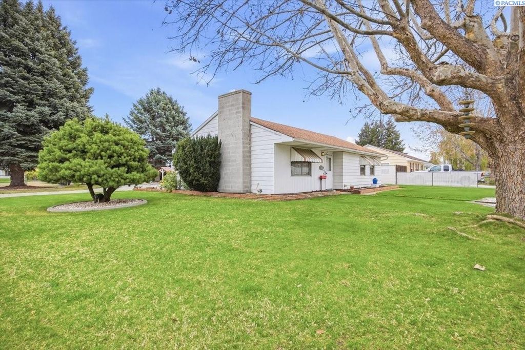 Photo of 1220 Cottonwood Dr, Richland, WA 99354 (MLS # 291718)