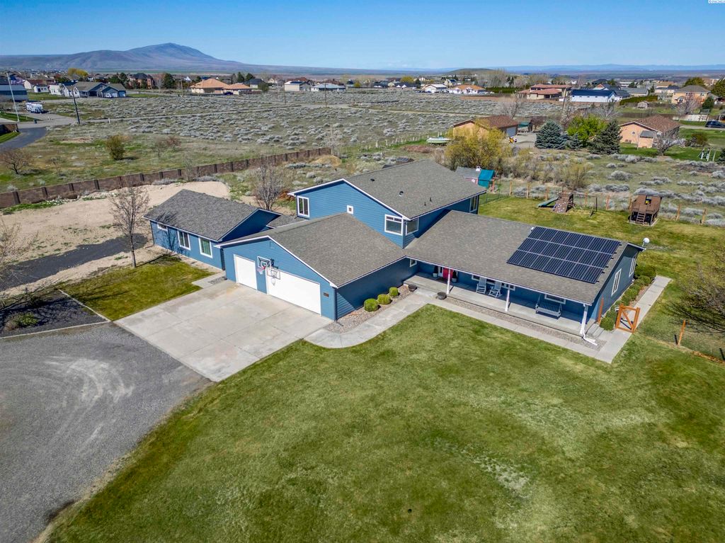 Photo of 5600 Laurel Drive, West Richland, WA 99353 (MLS # 291611)