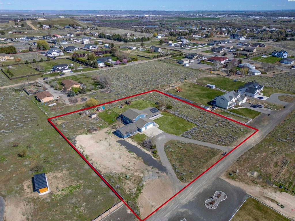 Photo of 5600 Laurel Drive, West Richland, WA 99353 (MLS # 291611)