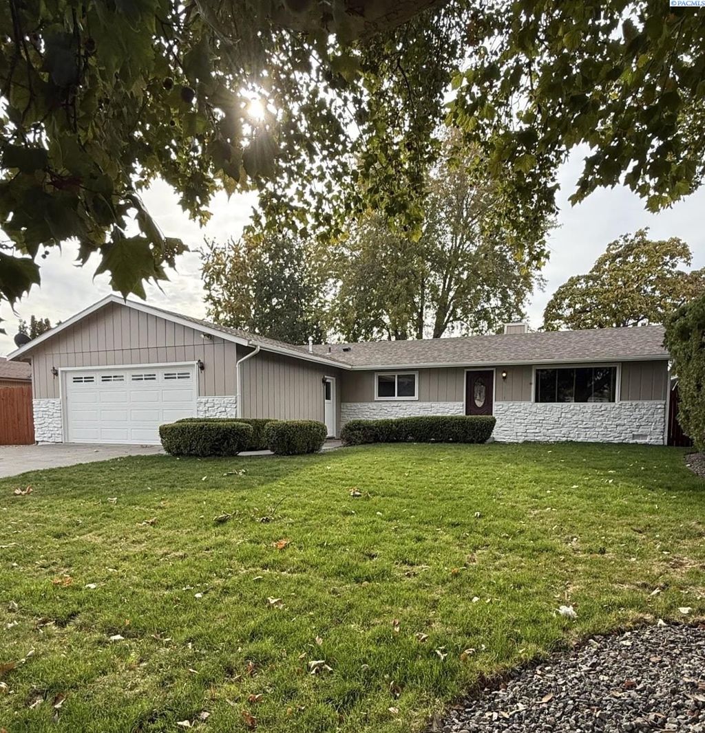 Photo of 8303 W Deschutes Ave, Kennewick, WA 99336 (MLS # 288585)