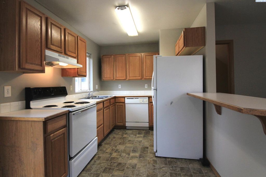 Photo of 825 S Elm Street, Kennewick, WA 99336 (MLS # 292784)
