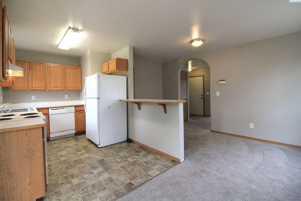 Photo of 825 S Elm Street, Kennewick, WA 99336 (MLS # 292784)