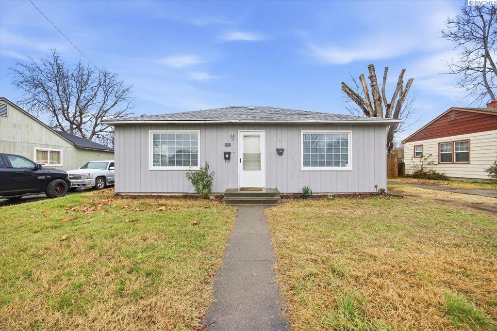 Photo of 1909 W 3rd Ave, Kennewick, WA 99336 (MLS # 290746)