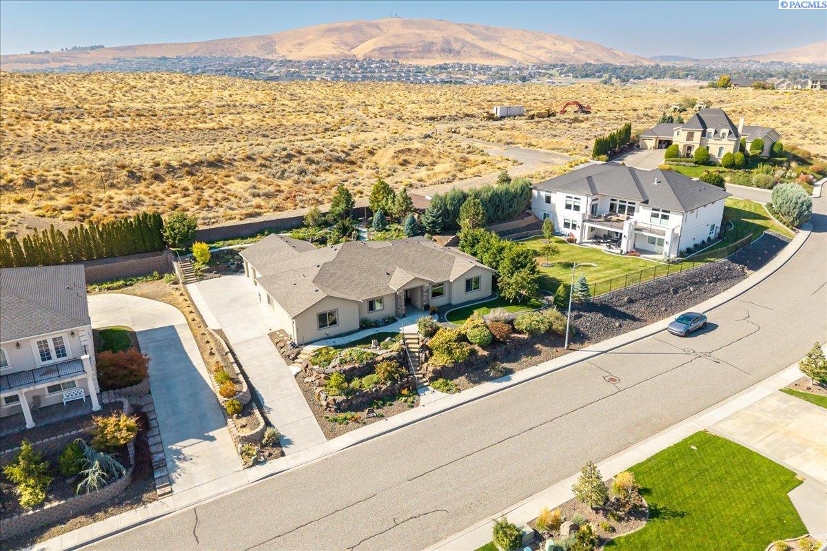 Photo 1 of 34 — 477 Heritage Hills Dr, Richland, WA 99352