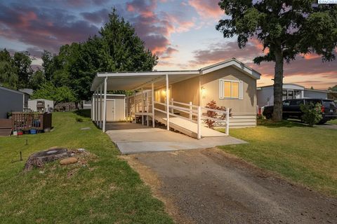 Photo of 811 2nd Ave #27, Zillah, WA 98953 (MLS # 294268)