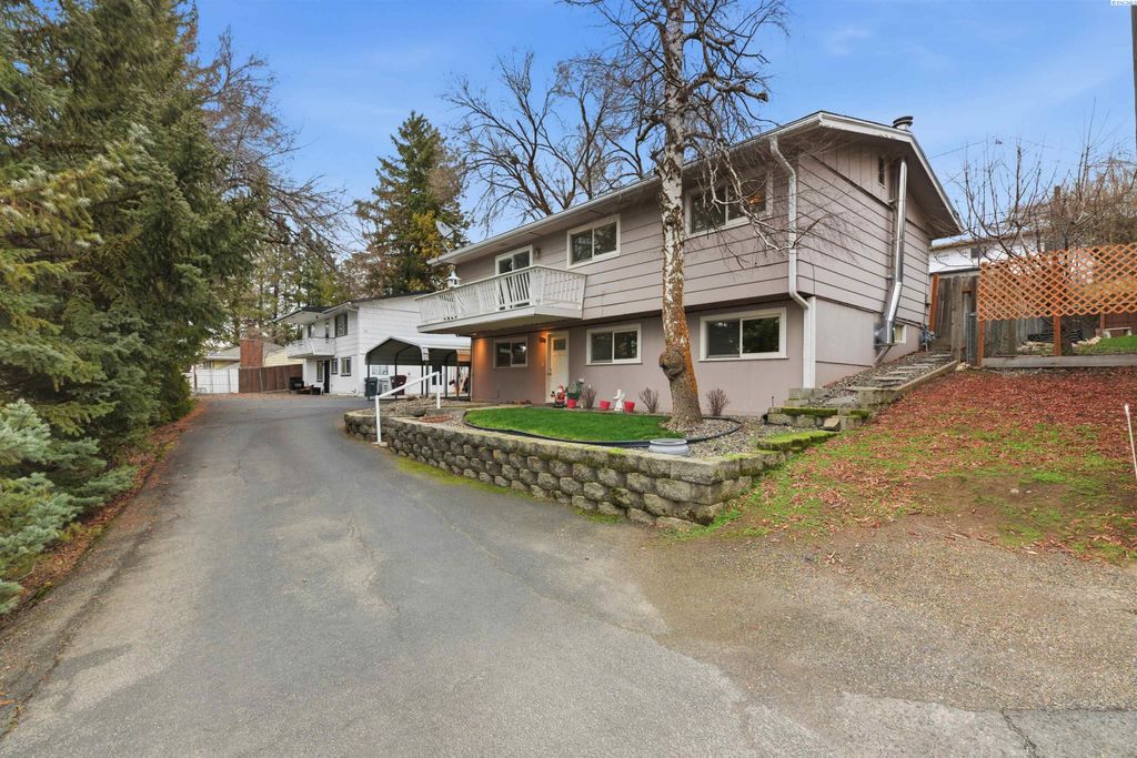 Photo of 130 SW Cedar St, Pullman, WA 99163 (MLS # 289463)