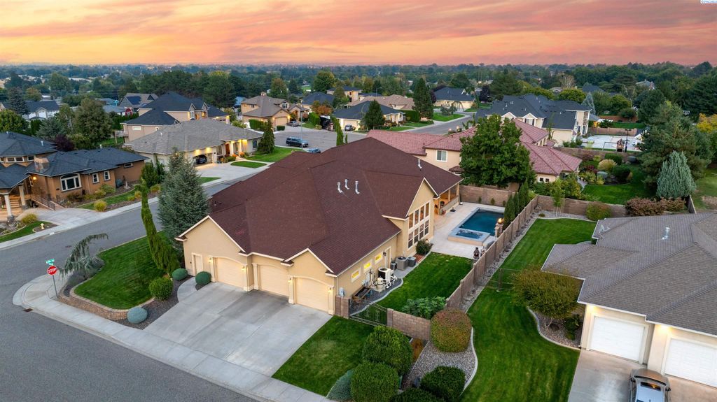 Photo of 5109 W 18th Ave, Kennewick, WA 99338 (MLS # 291061)