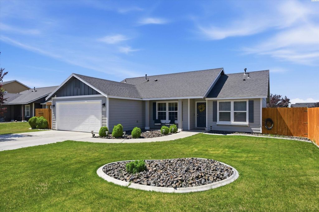 Photo of 5712 Maryhill Lane, Pasco, WA 99301 (MLS # 292927)